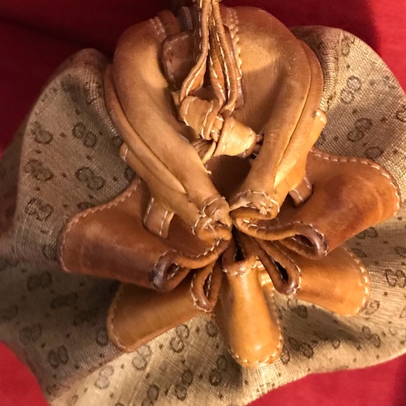 GUCCI Barrel Crossbody bag - Picture 4 of 8